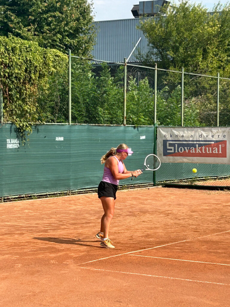 Nela: tenis